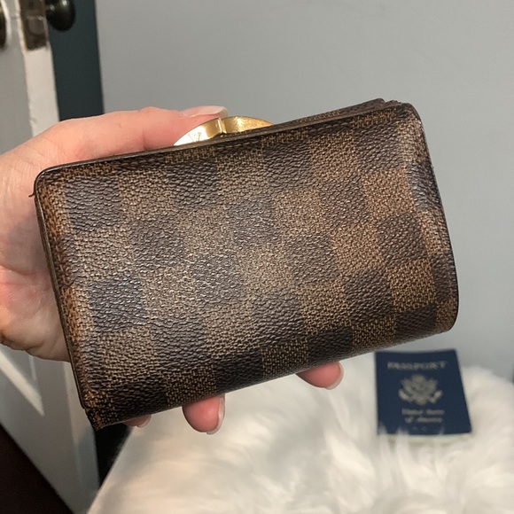 2009 authentic Louis Vuitton kisslock wallet in DE - Picture 5 of 16